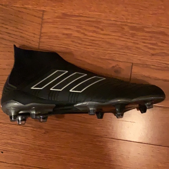 adidas predator laceless cleats